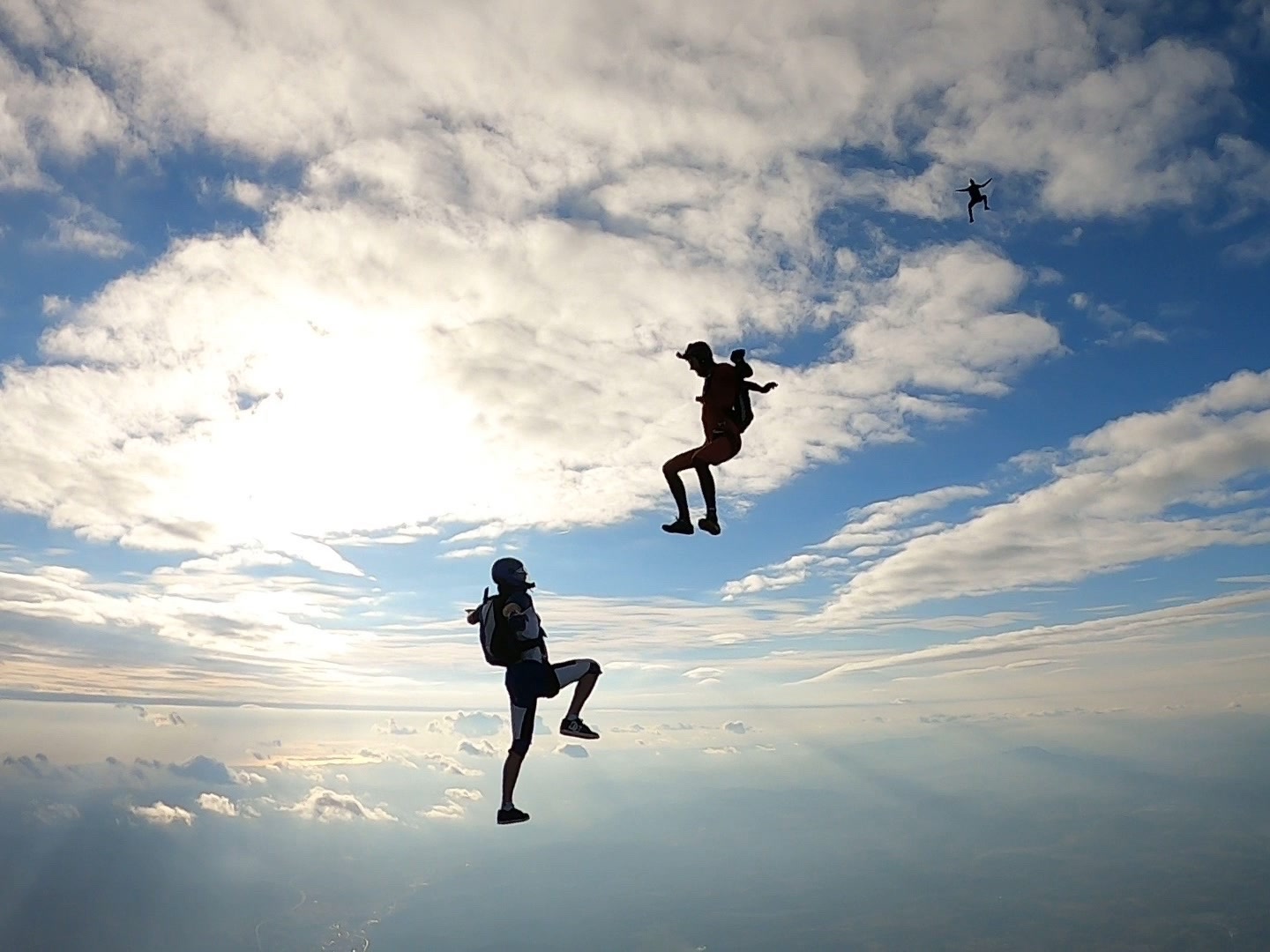 Skydiving tête en haut en groupe