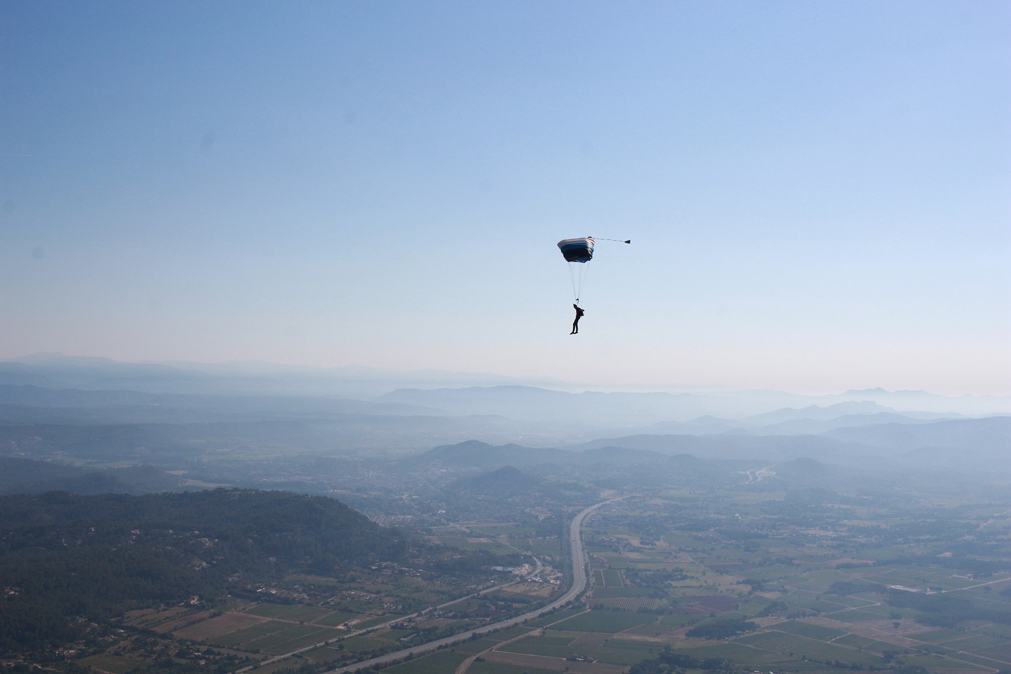 parachutiste sous voile